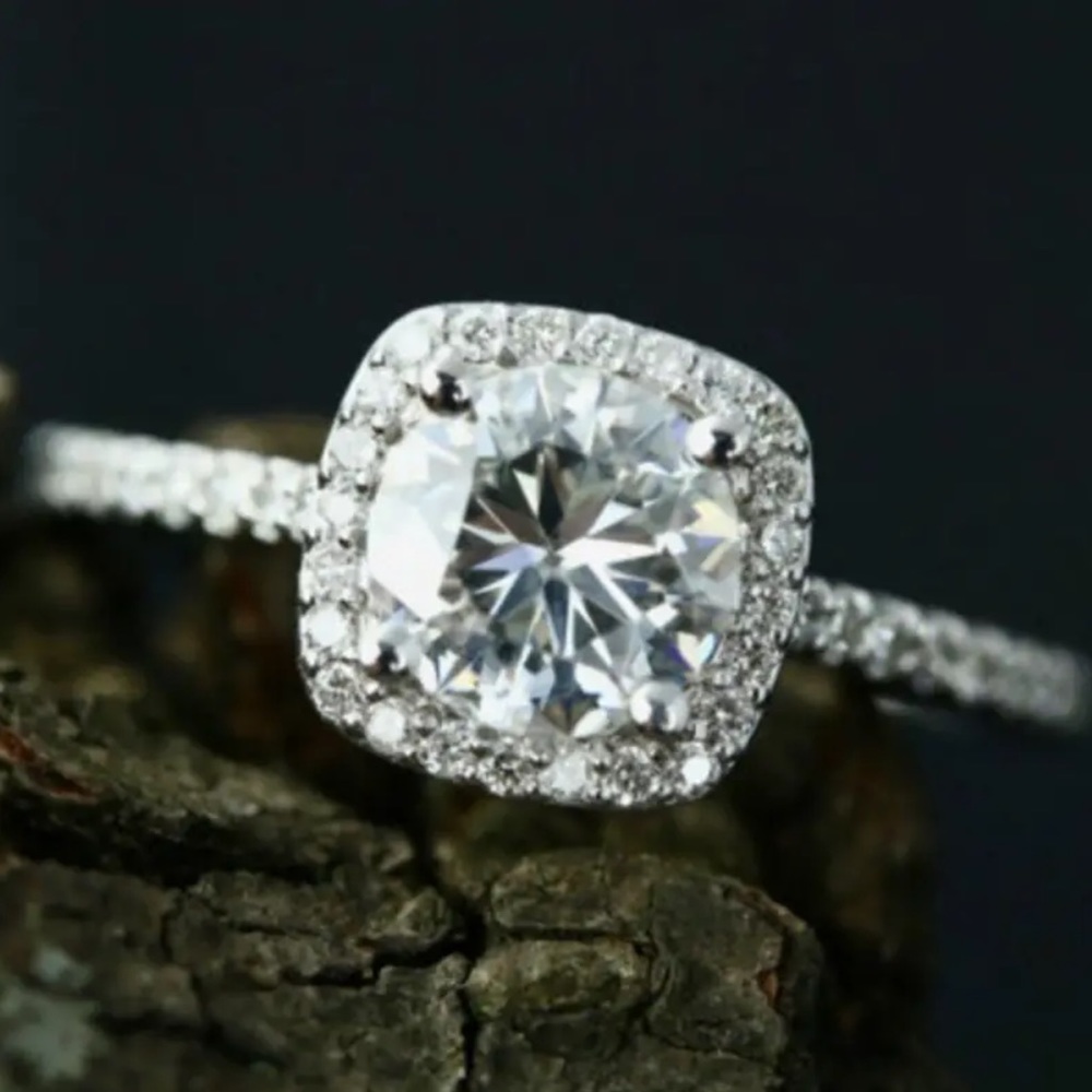NWTS-Luxury Promise Ring - Silver Plated with Shining Zircon Inlay